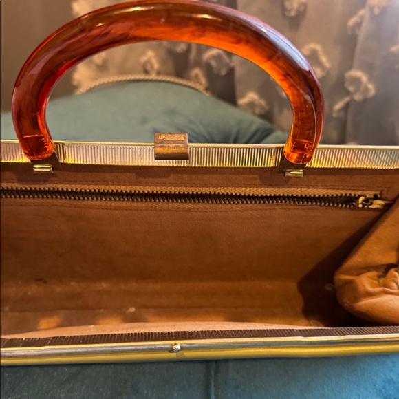 Elegant Vintage Olive Clutch with Amber Handle (Bakelite ?) - Picture 4 of 5